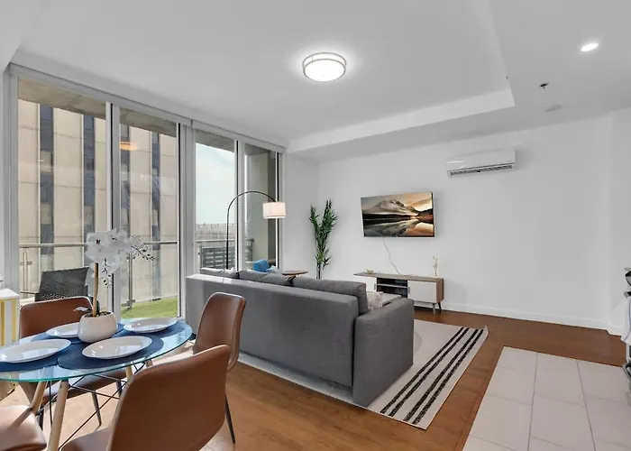 Apartment Charming 1br Nearbokcntr-gym,lounge,balcony,petok *